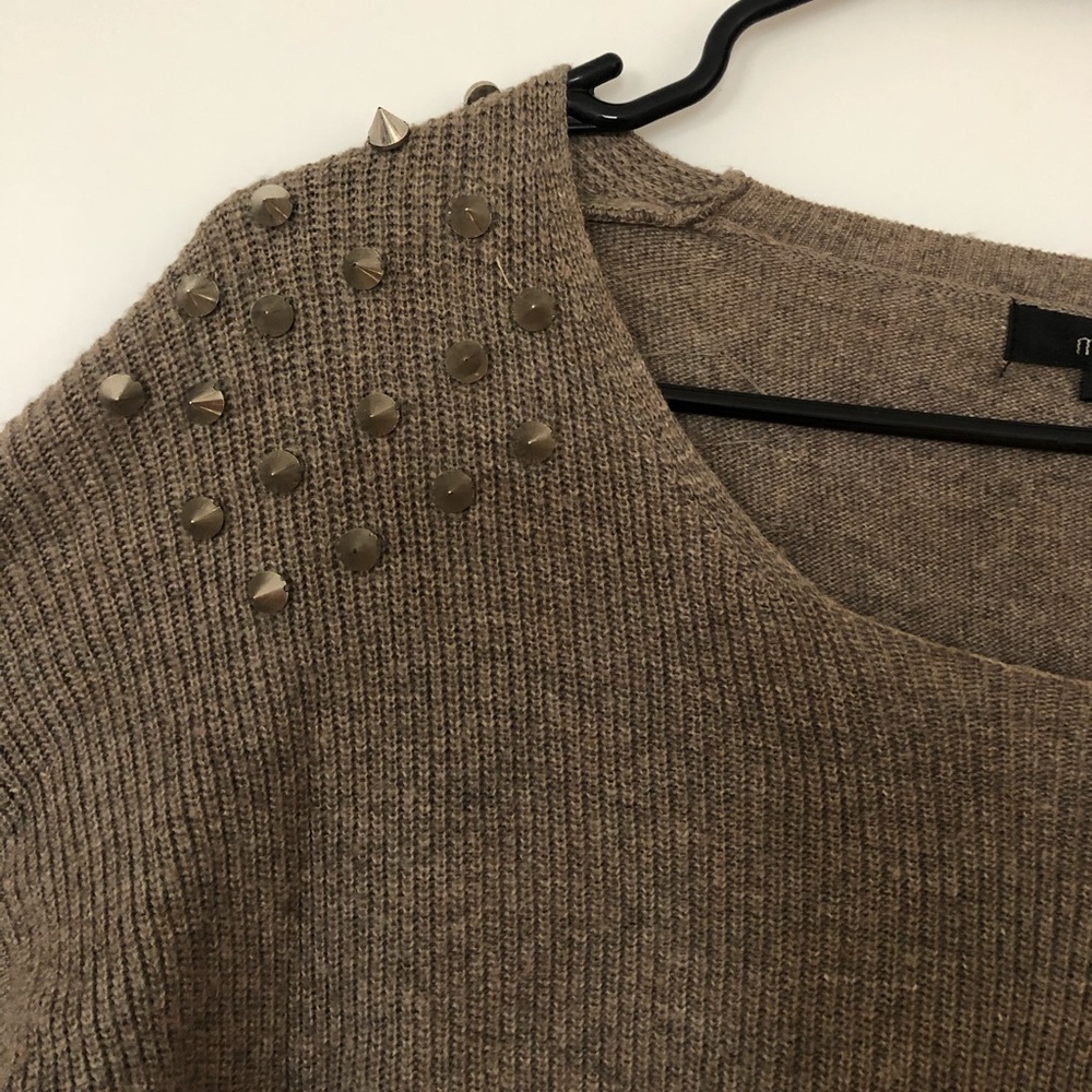 LF stud shoulder sweater